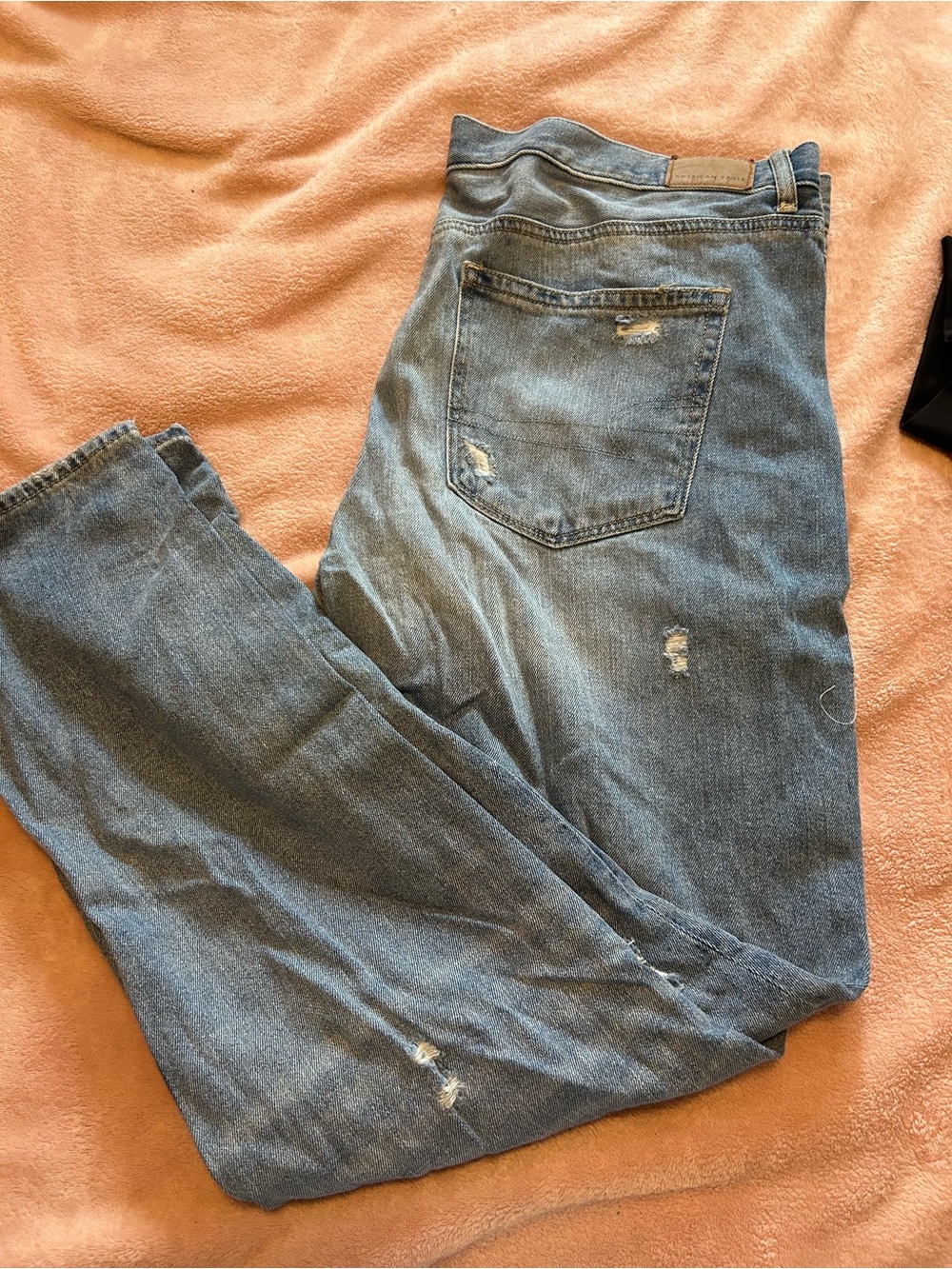American Eagle Outfitters Men's Light Blue Distressed Relaxed Jeans